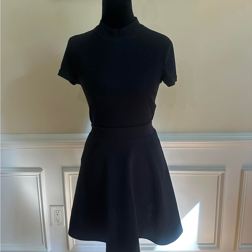 Essnce Form-Fitting Ribbed Mock Neck Top - Picture 3 of 3